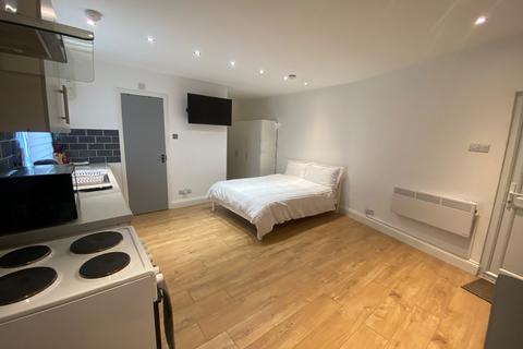 Studio to rent, Gants Hill, Ilford IG2