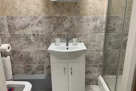 Studio to rent, Gants Hill, Ilford IG2