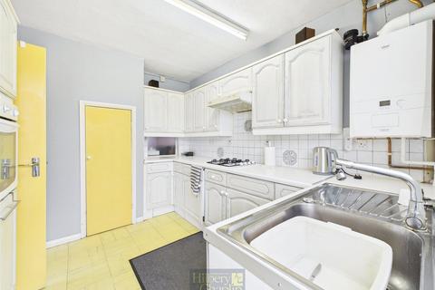 3 bedroom semi-detached house for sale, Compton Walk, Basildon, Essex, SS15