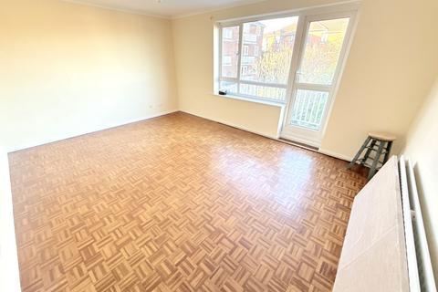 2 bedroom flat to rent, Lyonsdown Road, Barnet EN5