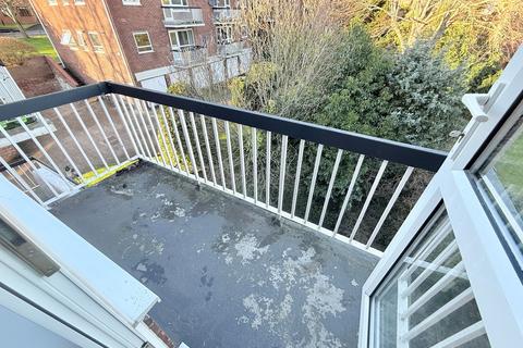 2 bedroom flat to rent, Lyonsdown Road, Barnet EN5