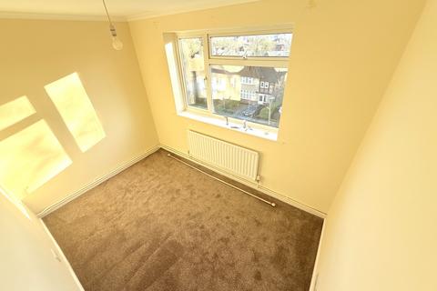 2 bedroom flat to rent, Lyonsdown Road, Barnet EN5