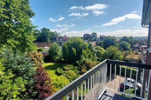 2 bedroom flat to rent, Lyonsdown Road, Barnet EN5