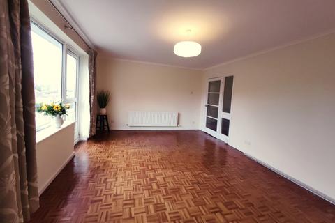 2 bedroom flat to rent, Lyonsdown Road, Barnet EN5