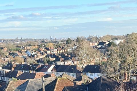 2 bedroom flat to rent, Lyonsdown Road, Barnet EN5