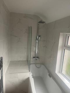 3 bedroom semi-detached house to rent, Melville Road, Kearsley BL4