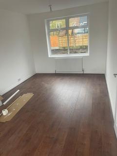 3 bedroom semi-detached house to rent, Melville Road, Kearsley BL4