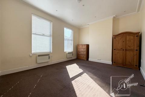 1 bedroom flat to rent, Manor Road, Gravesend