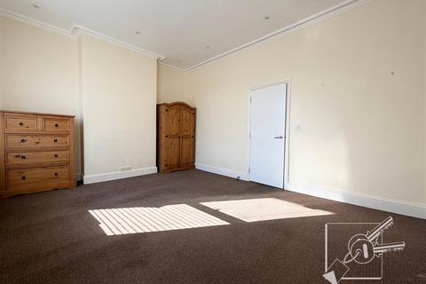 1 bedroom flat to rent, Manor Road, Gravesend