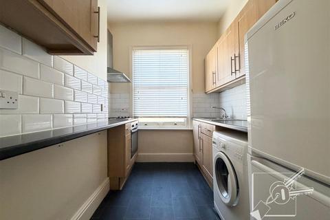 1 bedroom flat to rent, Manor Road, Gravesend