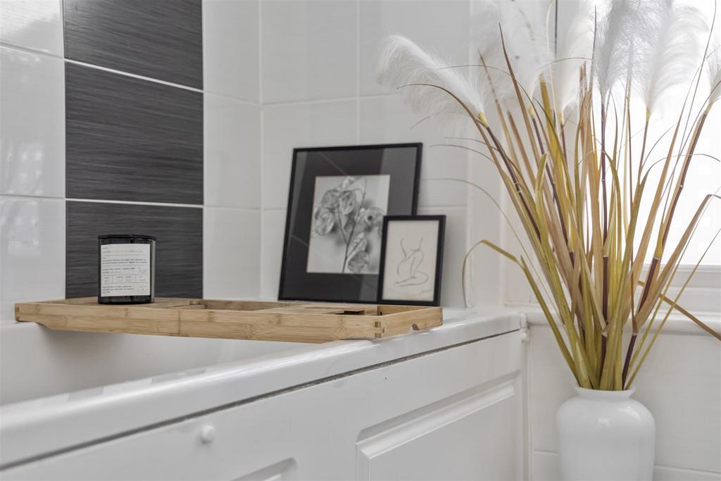 South Farm Road 88, Top Floor Flat-017.jpg