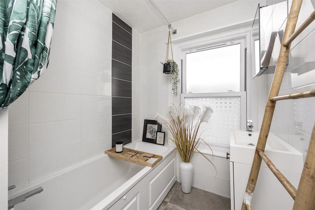 South Farm Road 88, Top Floor Flat-030.JPG