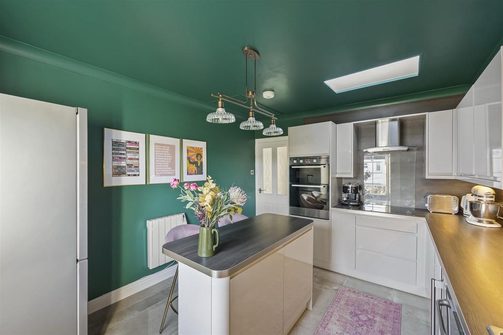 South Farm Road 88, Top Floor Flat-013.jpg