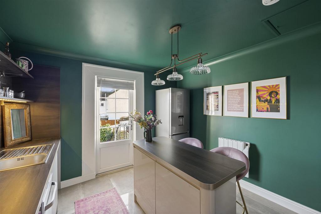 South Farm Road 88, Top Floor Flat-012.jpg
