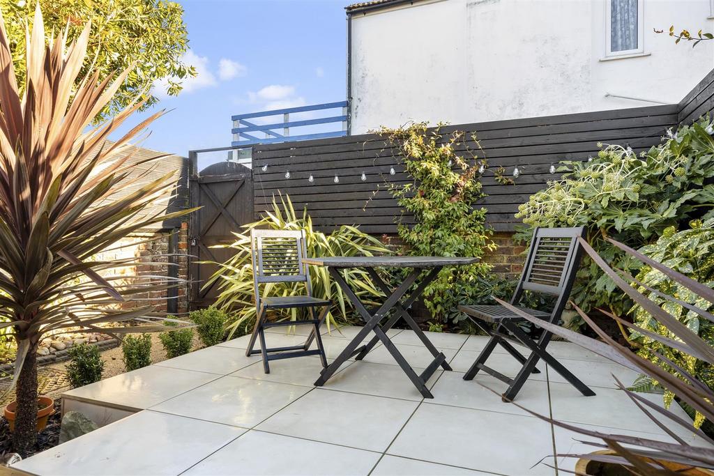 South Farm Road 88, Top Floor Flat-024.jpg