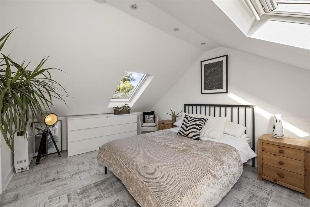 South Farm Road 88, Top Floor Flat-001.jpg