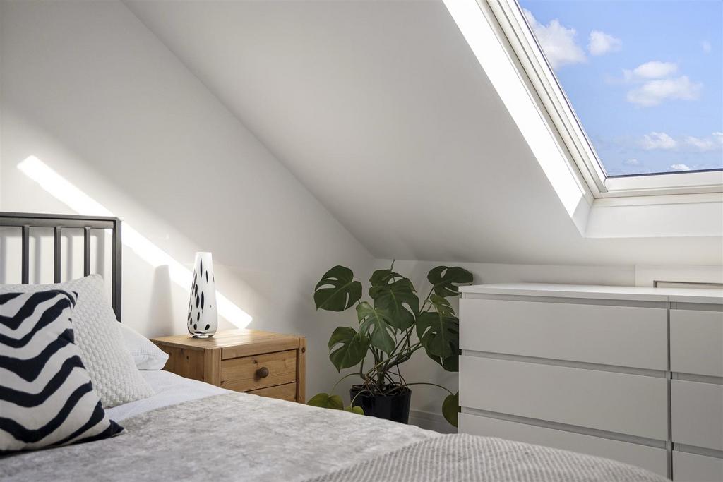South Farm Road 88, Top Floor Flat-005.jpg
