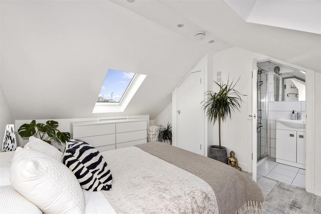 South Farm Road 88, Top Floor Flat-028.JPG