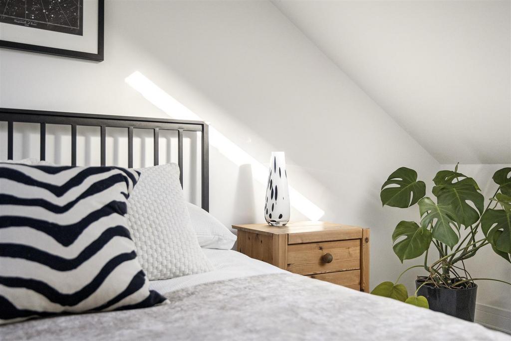 South Farm Road 88, Top Floor Flat-029.JPG