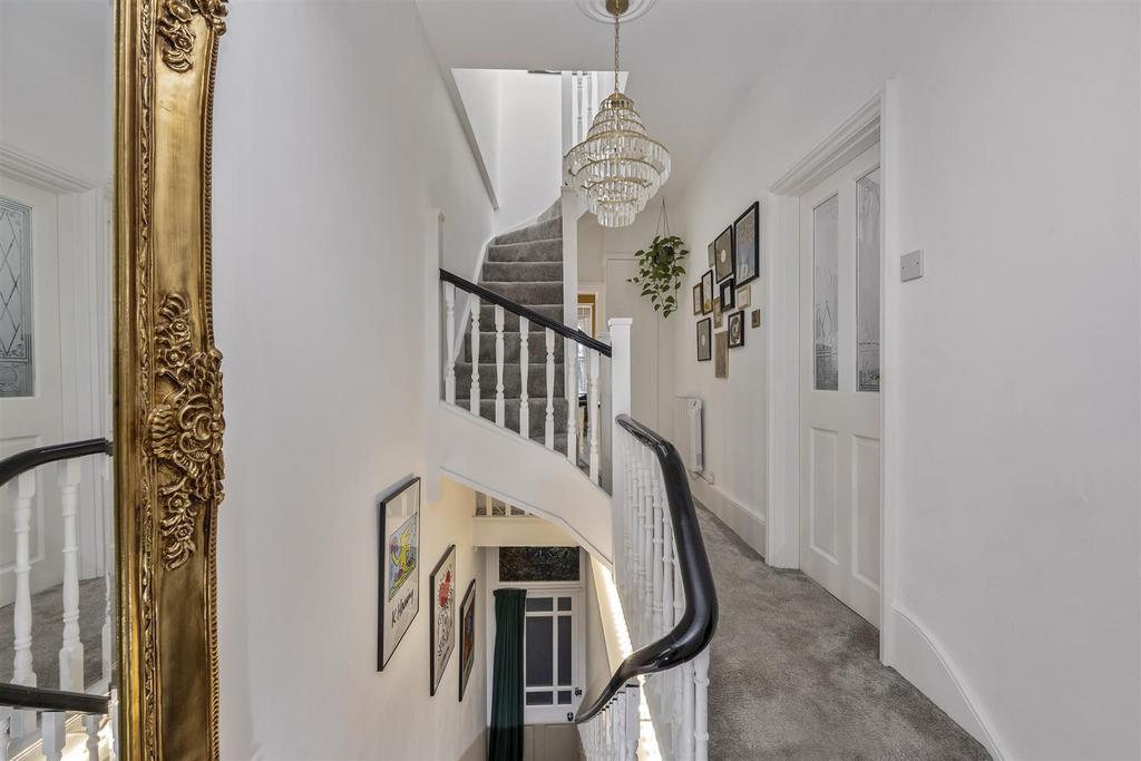South Farm Road 88, Top Floor Flat-014.jpg