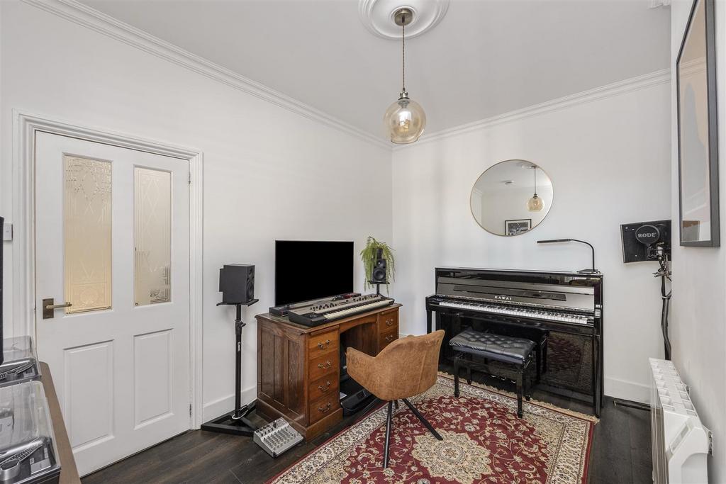 South Farm Road 88, Top Floor Flat-015.jpg