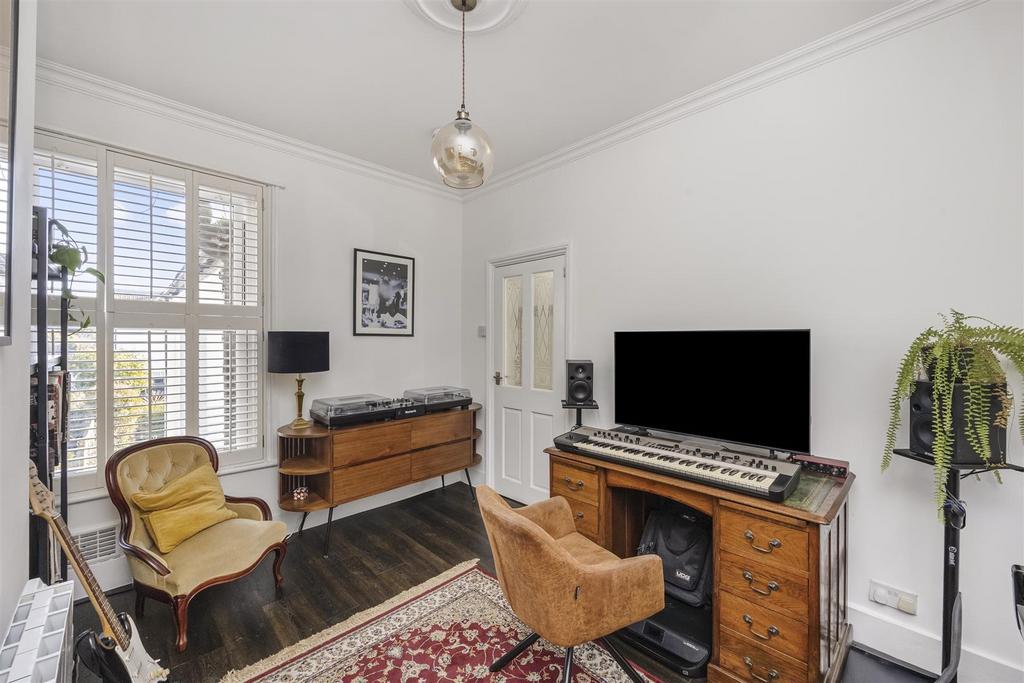 South Farm Road 88, Top Floor Flat-016.jpg