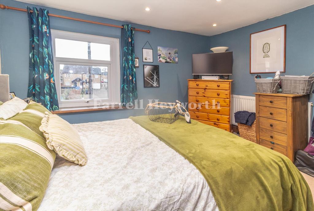 Bedroom 1 image 2