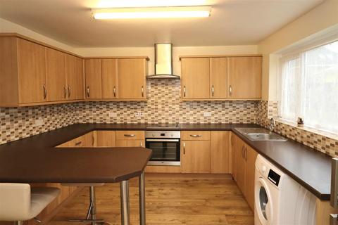 3 bedroom terraced house to rent, Aspen Close, Market Weighton