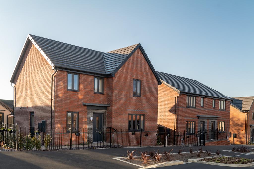4 bedroom detached house for sale