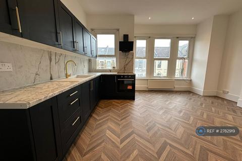 3 bedroom flat to rent, Helix Road, London, SW2