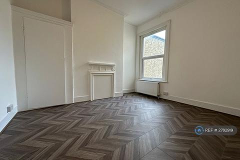 3 bedroom flat to rent, Helix Road, London, SW2