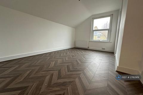 3 bedroom flat to rent, Helix Road, London, SW2