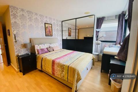 3 bedroom flat to rent, Ocean Wharf, London, E14