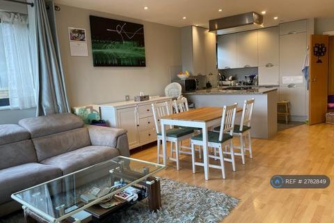 3 bedroom flat to rent, Ocean Wharf, London, E14