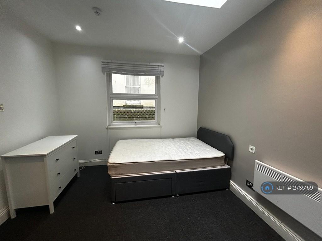 Bedroom / Living Area