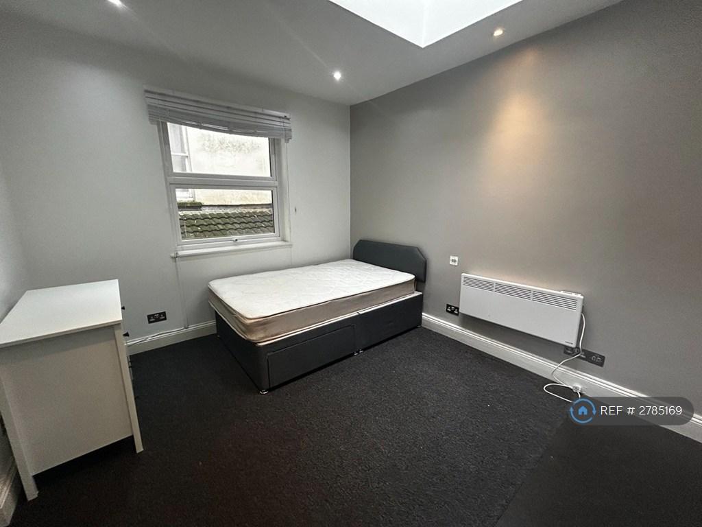 Bedroom / Living Area