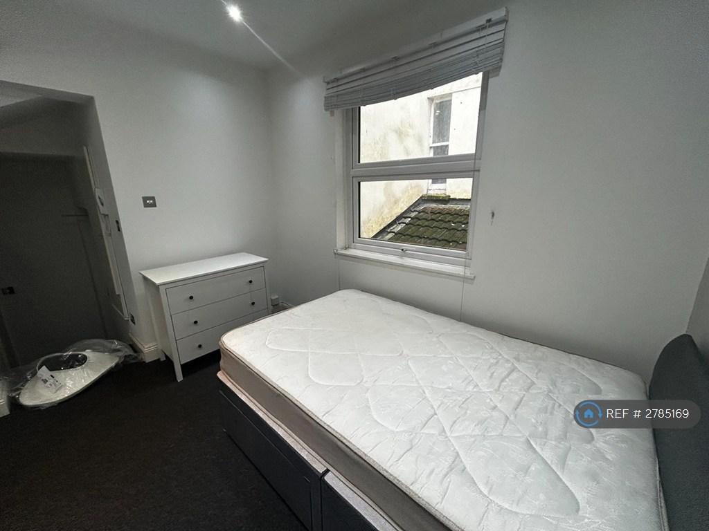 Bedroom / Living Area