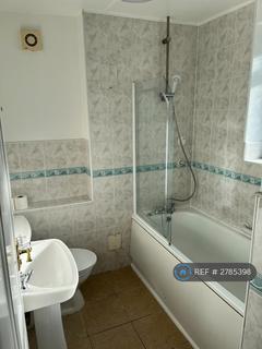 1 bedroom flat to rent, Laleham Road, Staines-Upon-Thames, TW18