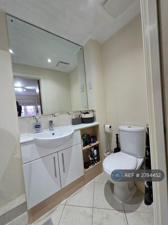 Second Bedroom En-Suite