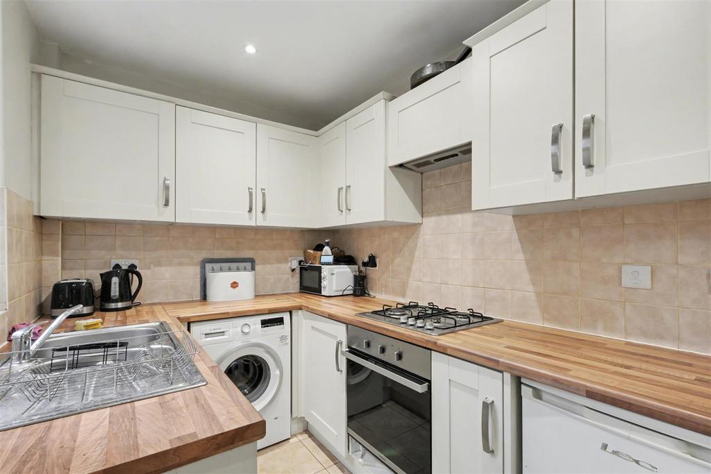 Kitchen 2.jpeg