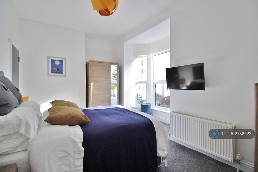 Room 5- Ensuite