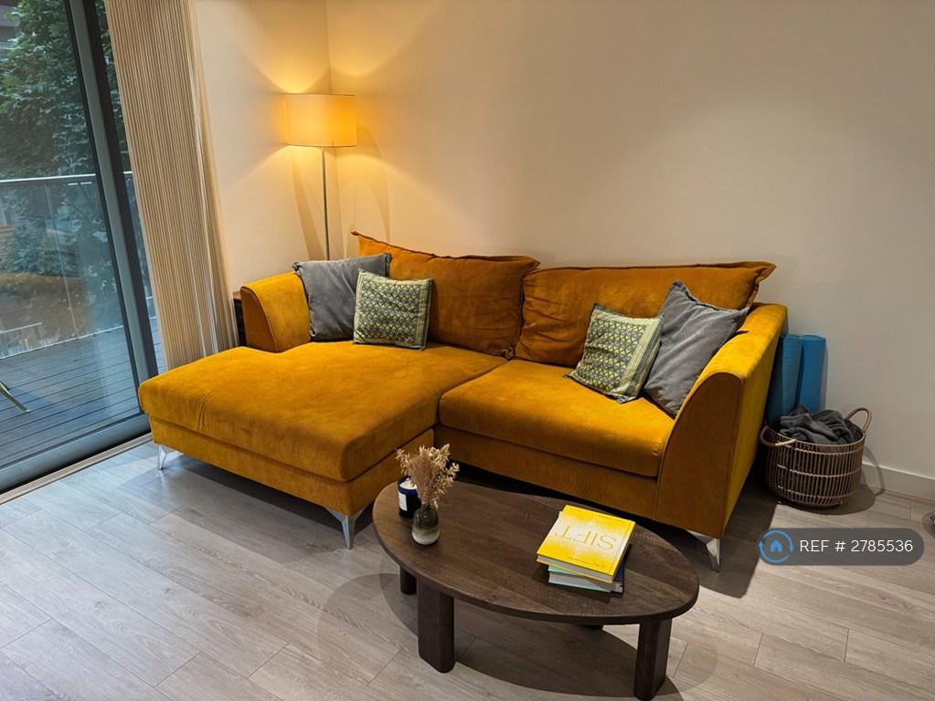 Comfortable Fits a 4-Seater Sofa (230cm Width)