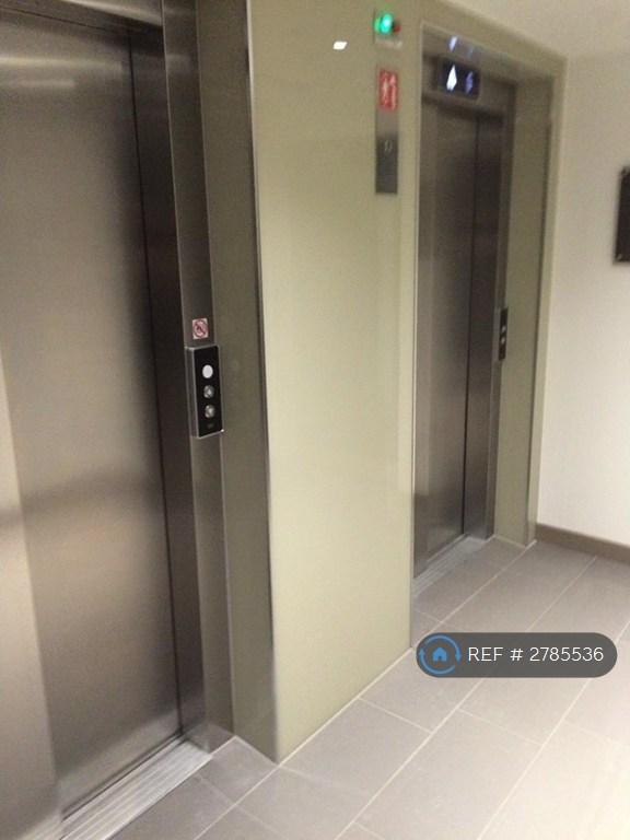 2x Lifts In City View Apartments