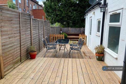 2 bedroom flat to rent, Ballards Lane, London, N3