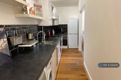 2 bedroom flat to rent, Ballards Lane, London, N3