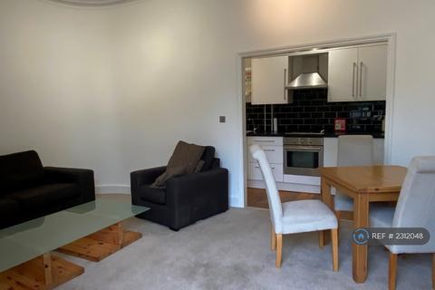 2 bedroom flat to rent, Ballards Lane, London, N3