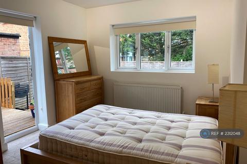 2 bedroom flat to rent, Ballards Lane, London, N3