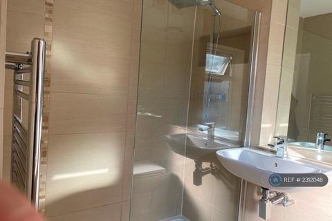 2 bedroom flat to rent, Ballards Lane, London, N3