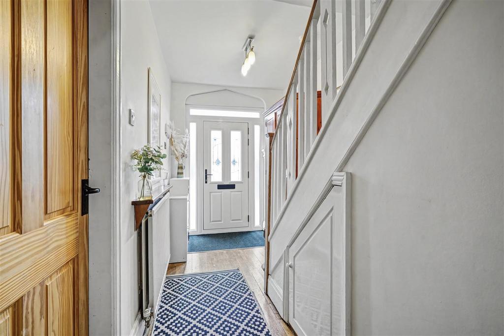 Hallway 1 2.jpeg