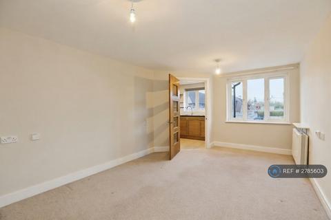 2 bedroom flat to rent, Penlee Close, Edenbridge, TN8